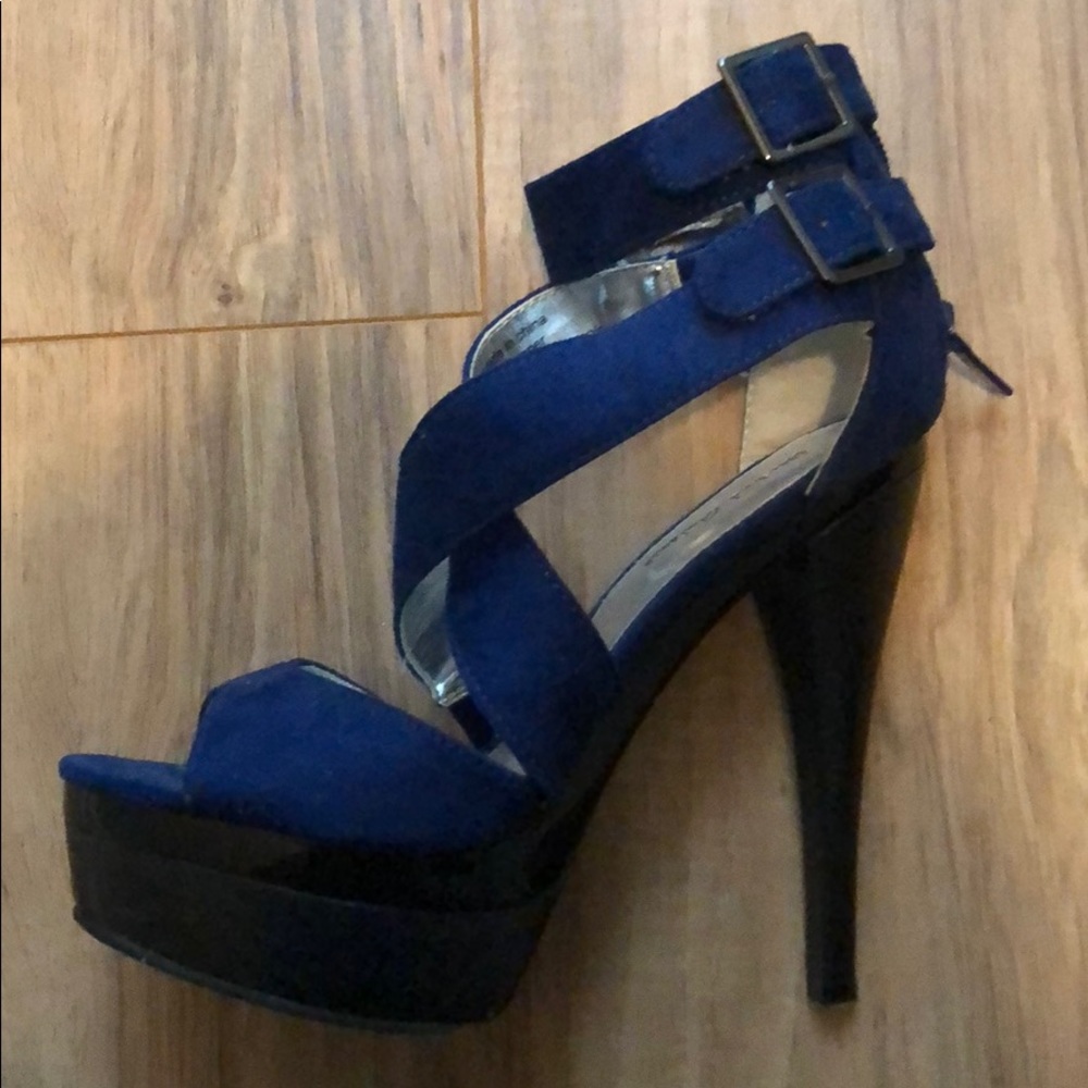 Shoes - Picture 2 of 4